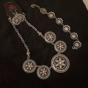 Paparazzi set! So gorgeous and only $10 for the set.